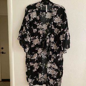 Black floral kimono